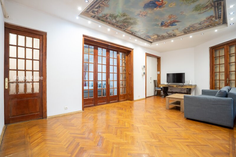 Cismigiu Garden, interwar building - 165 sqm, circular 6-room apartment