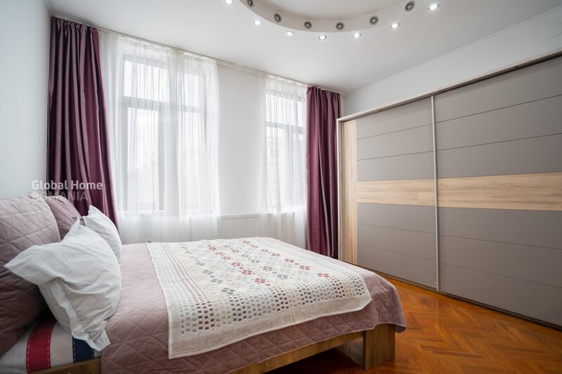 Cismigiu Garden, interwar building - 165 sqm, circular 6-room apartment